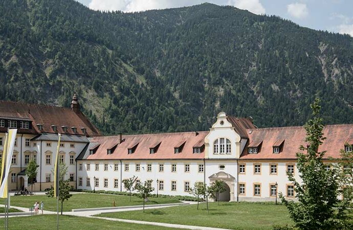 Das Kloster Ettal und seine Geschichte: Eine Wanderung zum Kloster und durch die Umgebung