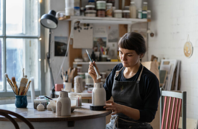 Handwerk und Kunst im Ostallgäu: Ein Besuch bei regionalen Kunsthandwerkern und Künstlern