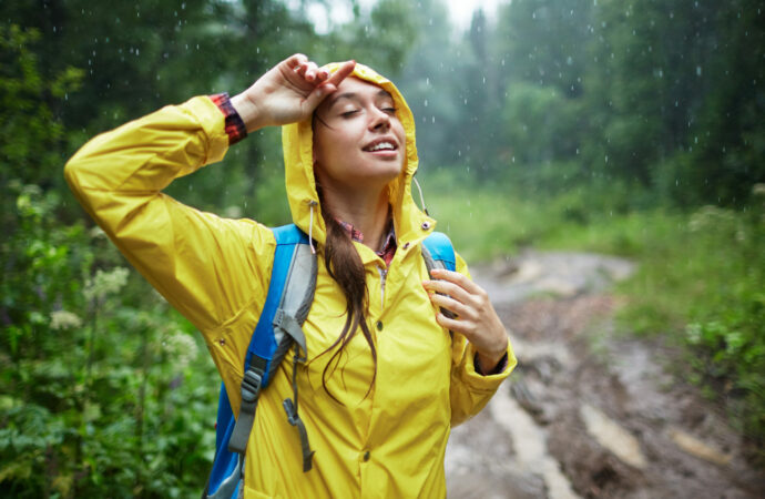 Regenbekleidung: Worauf muss ich beim Kauf achten?